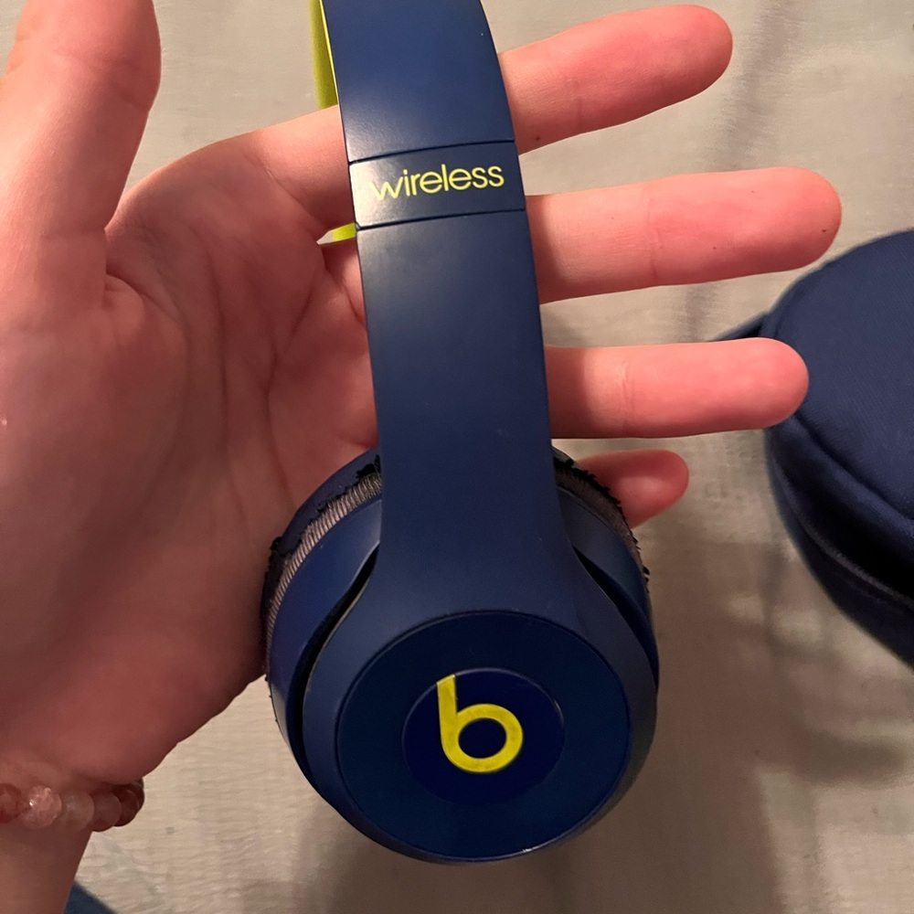 Beats solo 3 wireless headphones